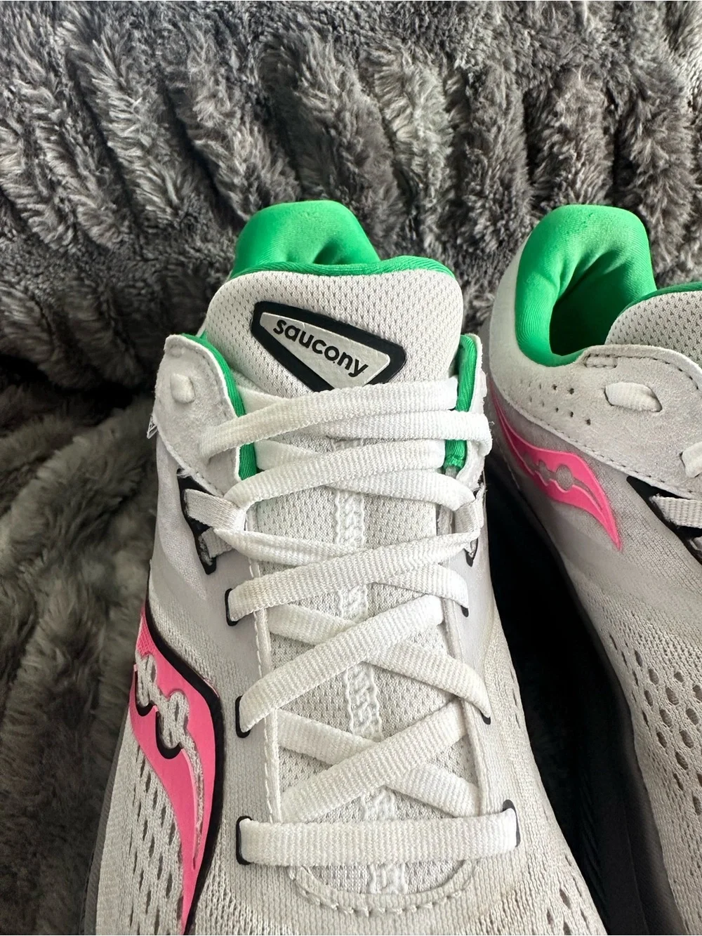 Saucony Women’s White Sneakers with Pink Wave & Green Lining